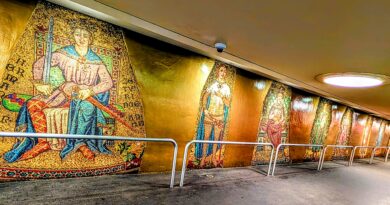mosaici all'interno della metro Richard Wagner Platz Berlino