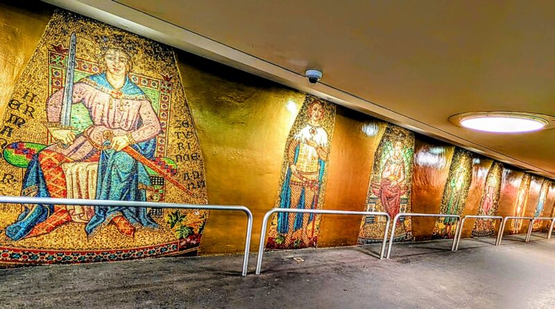 mosaici all'interno della metro Richard Wagner Platz Berlino